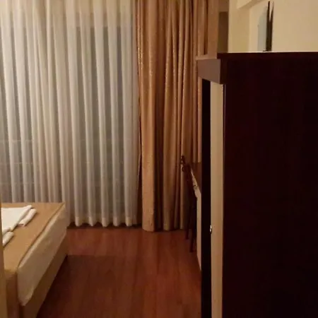 Faik Hotel *